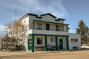 Bruce Hotel - Bruce AB - April 2023