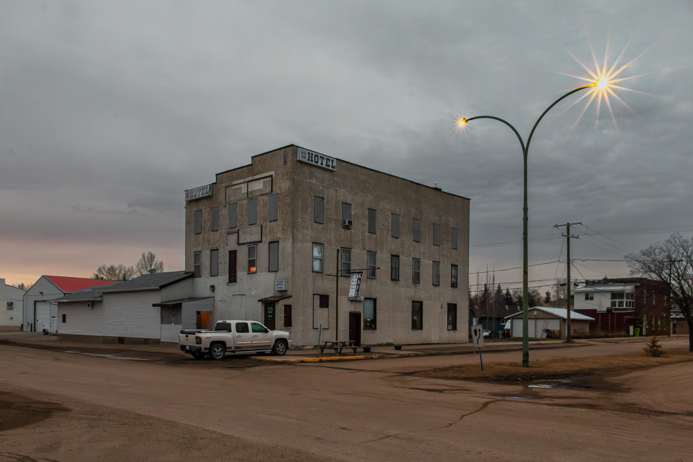 RG Royal George Hotel Luseland SK